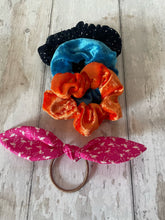 Load image into Gallery viewer, Scrunchie Sewing Workshop