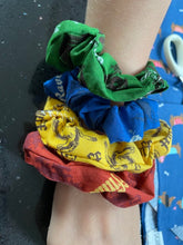 Load image into Gallery viewer, Scrunchie Sewing Workshop