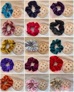 A kit including everything you need to make 2 hair scrunchies with step by step photo instructions.   Suitable for all sewing abilities - can be handsewn or with a machine.