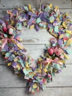 A kit that includes everything you need to make your own rag wreath with step by step photographic instructions.