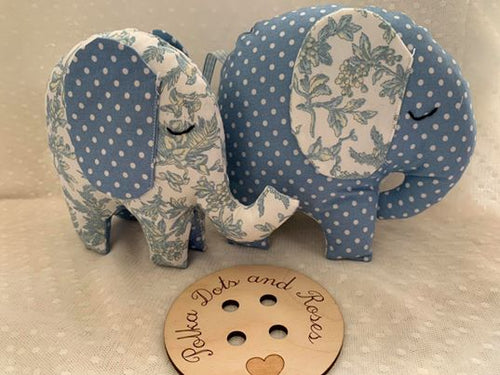 A kit containing everything you need to make a pair of elephants with step by step photo instructions.  The largest elephant stands approx. 14cm tall.